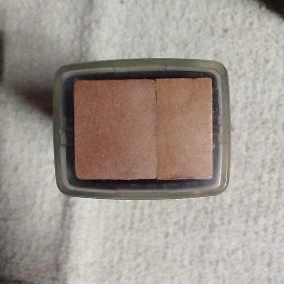 Hard candy highlighter cheek color cheeks and balances highlight and contour 768 - Picture 2 of 6